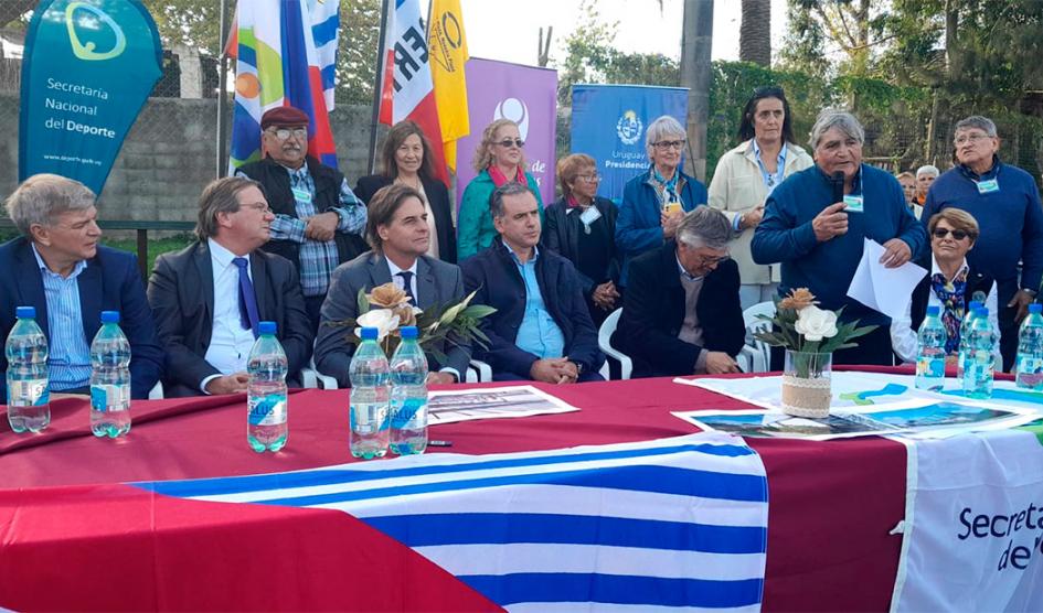 Presidente Luis Lacalle Pou durante la oratoria en el acto de firma del convenio Presidente Luis Lacalle Pou durante la oratoria en el acto de firma del convenio