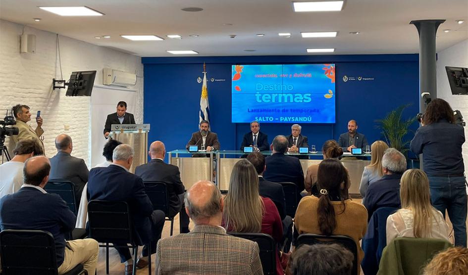 Autoridades del Ministerio de Turismo durante el lanzamiento de Destino Termas otoño-invierno 2023 Autoridades del Ministerio de Turismo durante el lanzamiento de Destino Termas otoño-invierno 2023