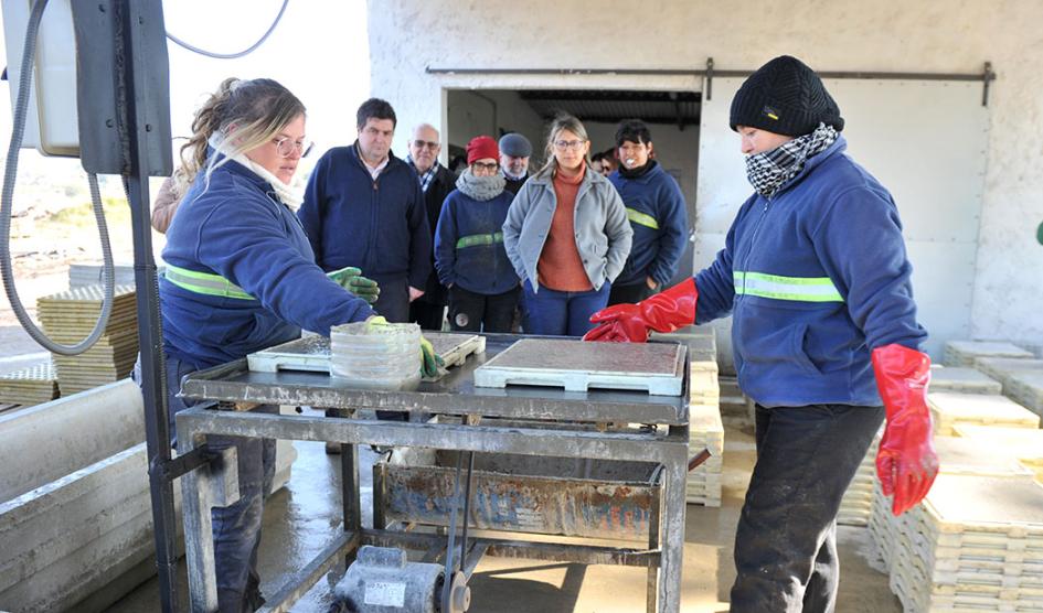 Autoridades de Inacoop en visita a instituciones de Flores