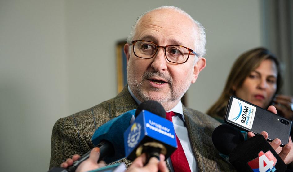 Ministro de Educación y Cultura, Pablo da Silveira, en declaraciones a la prensa Ministro de Educación y Cultura, Pablo da Silveira, en declaraciones a la prensa