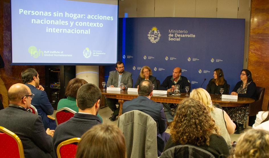 Autoridades de Mides y representantes invitados durante la apertura de la actividad Autoridades de Mides y representantes invitados durante la apertura de la actividad