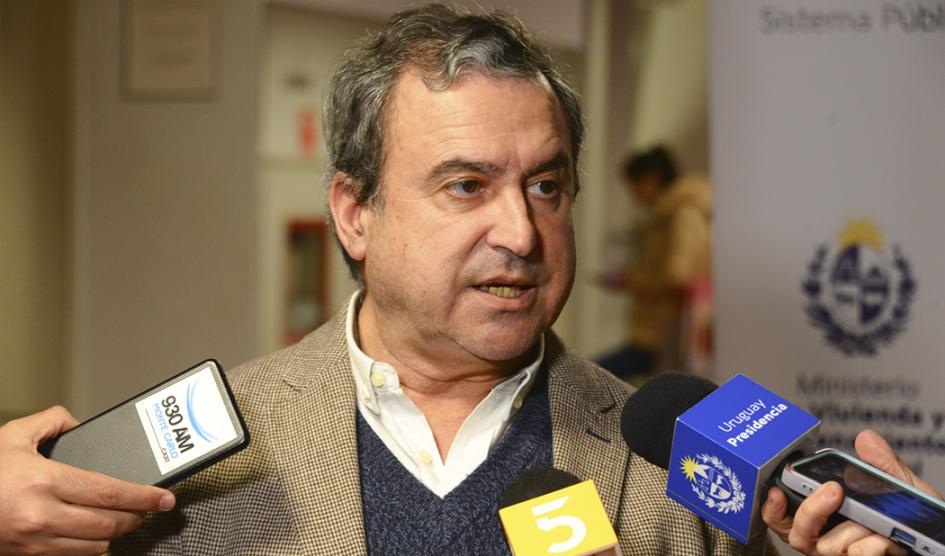 Ministro de Vivienda y Ordenamiento Territorial, Raúl Lozano, en declaraciones a la prensa Ministro de Vivienda y Ordenamiento Territorial, Raúl Lozano, en declaraciones a la prensa