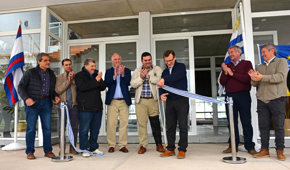 MTOP inauguró obras en institución de deportes acuáticos de Paysandú