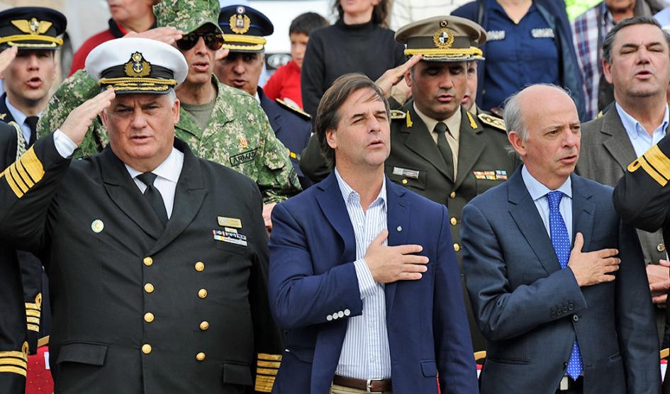 Presidente Luis Lacalle Pou junto al ministro de Defensa Nacional, Javier García, durante el acto Presidente Luis Lacalle Pou junto al ministro de Defensa Nacional, Javier García, durante el acto