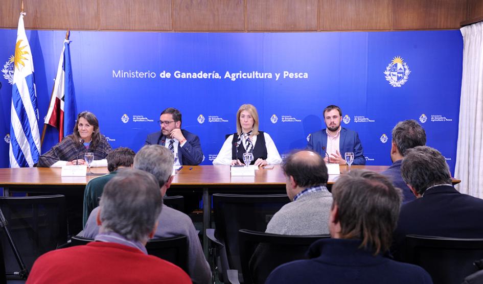 Autoridades del Ejecutivo durante la presentación de la iniciativa Autoridades del Ejecutivo durante la presentación de la iniciativa