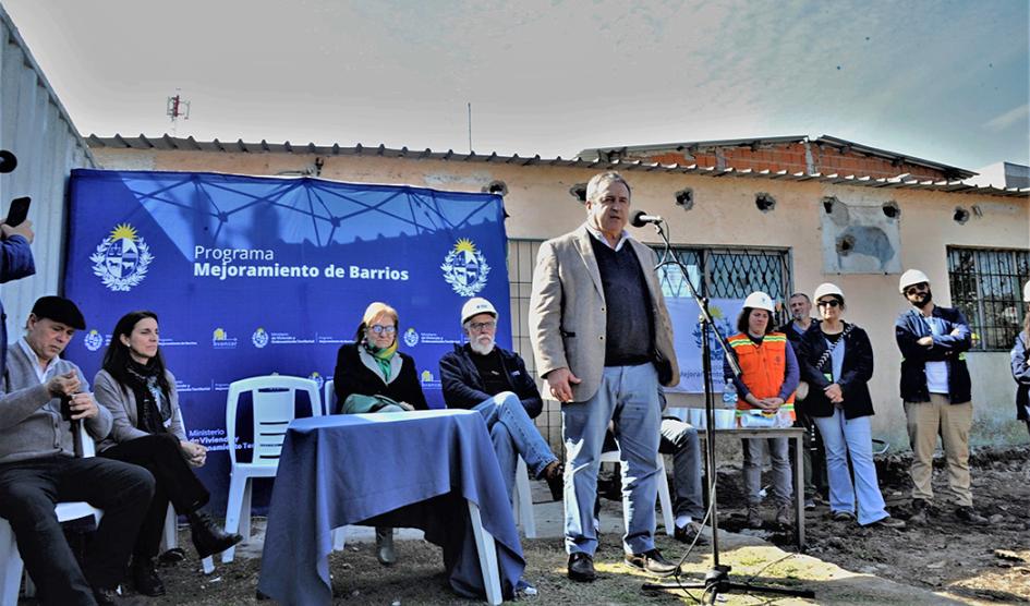 Autoridades del MVOT y PMB