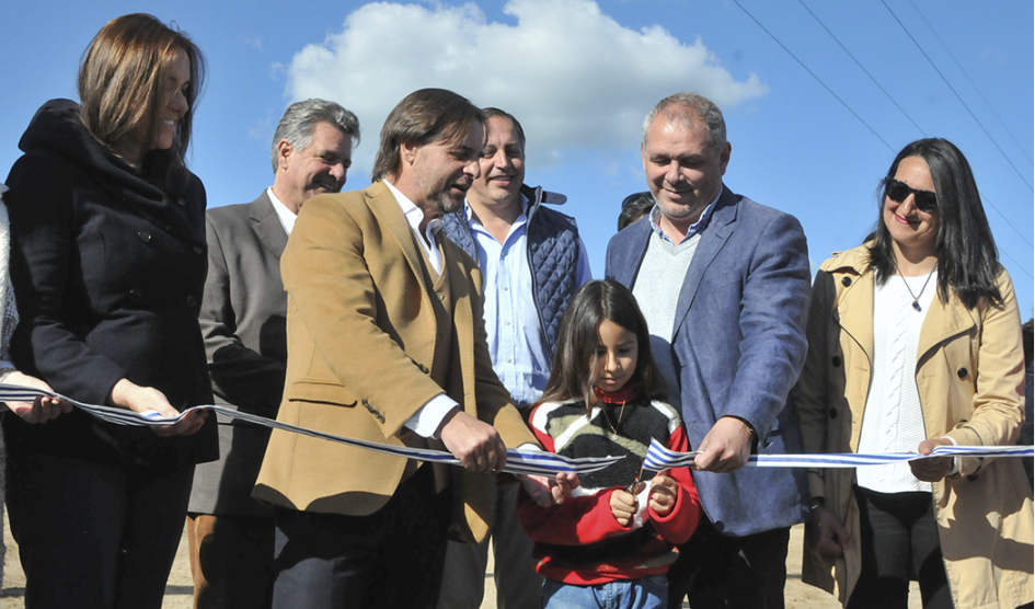 Lacalle Pou y autoridades