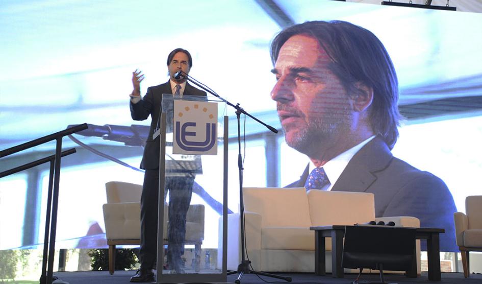 Presidente Luis Lacalle Pou mientras hace uso de la palabra en el evento