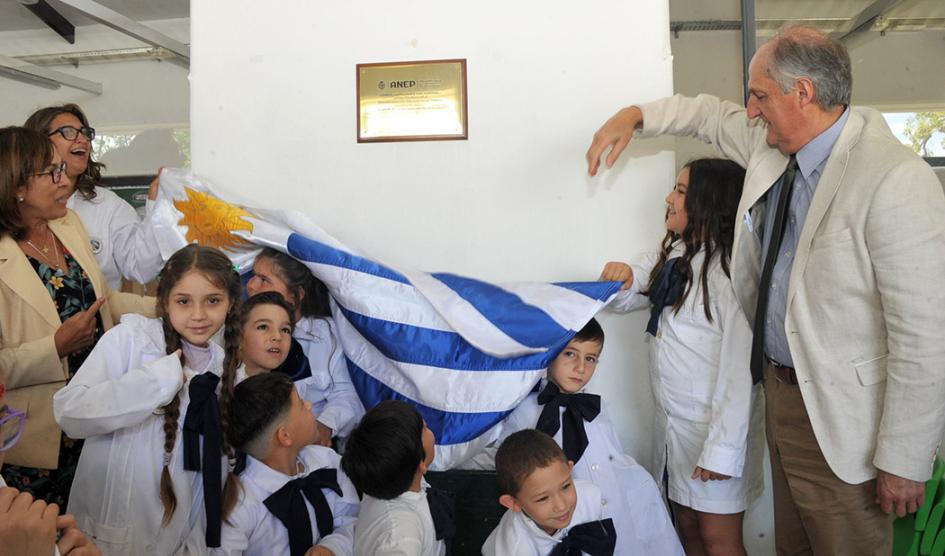 Inauguración de escuela de ANEP