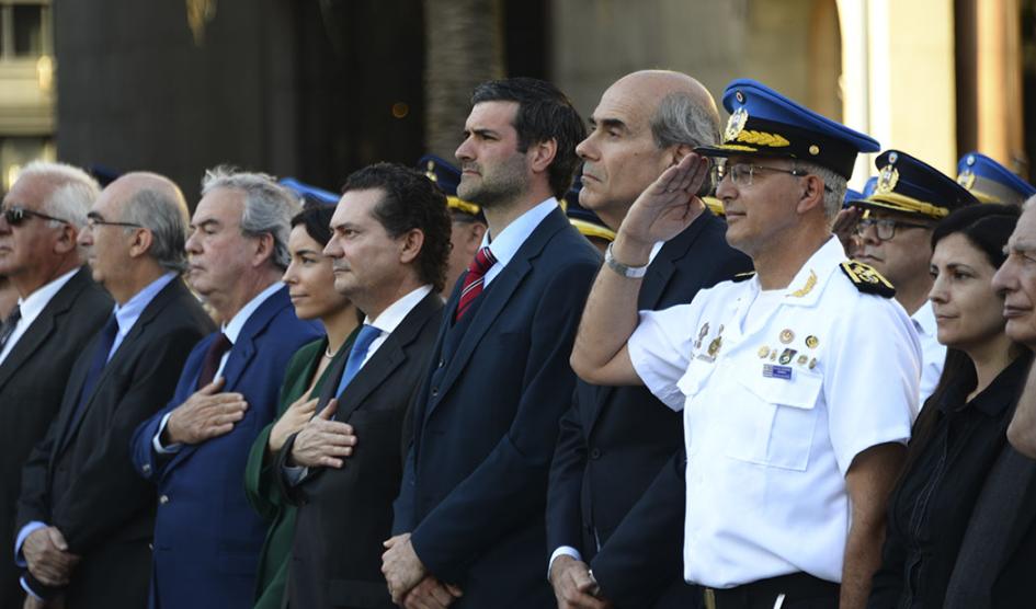 Autoridades en el 194 aniversario de la Policía Nacional