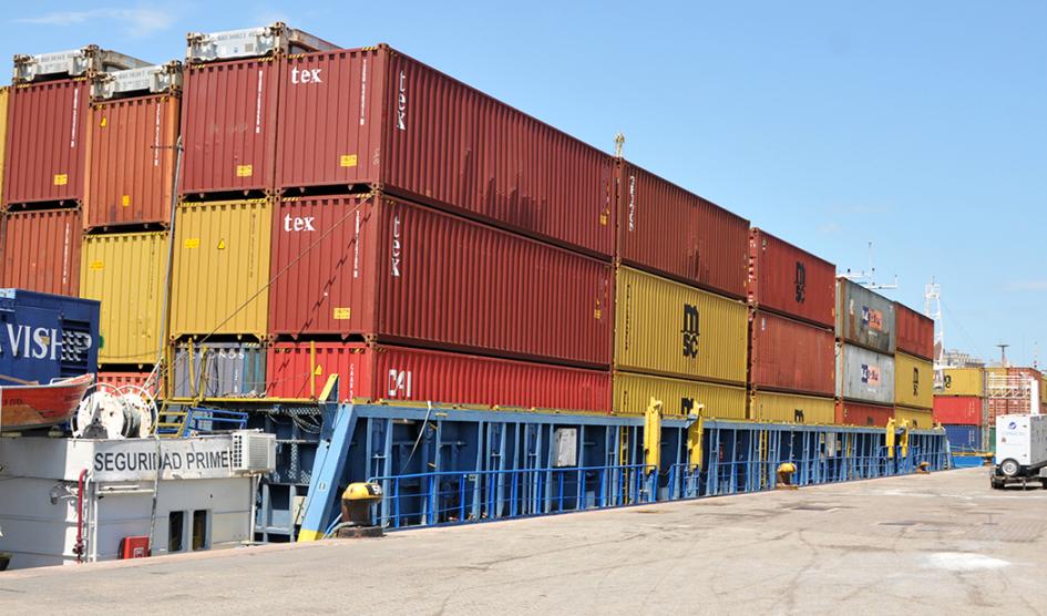 Contenedores en el puerto de Montevideo