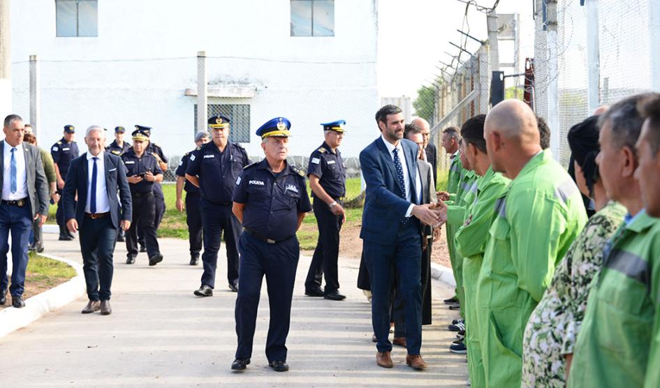 Ministro Martinelli en inauguración módulo I en Santiago Vázquez