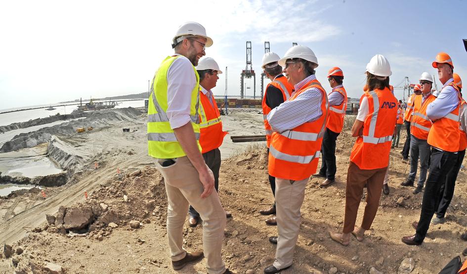 Autoridades del MTOP recorren obras en el puerto de Montevideo