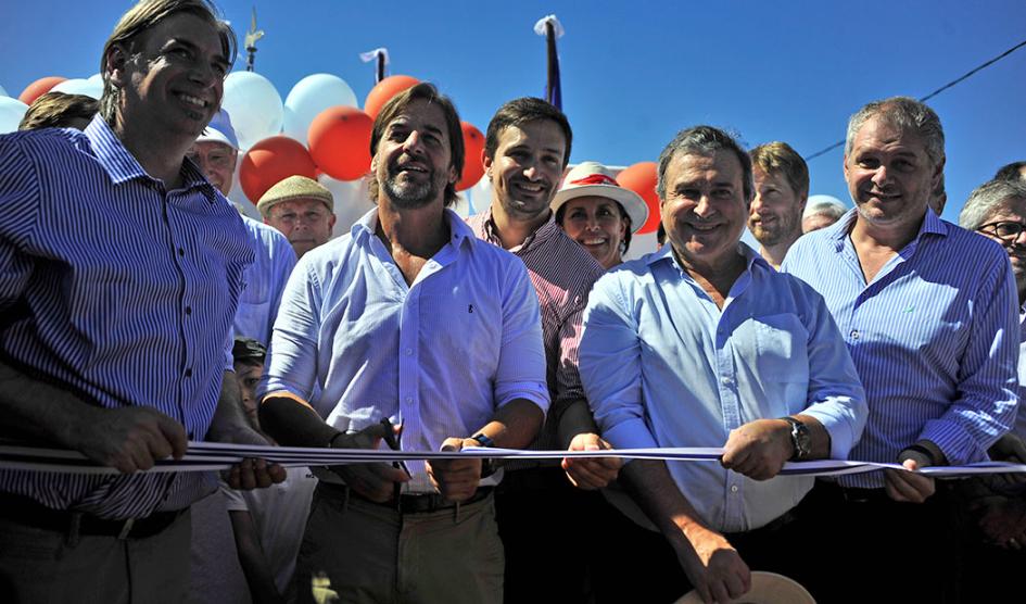 Lacalle Pou y autoridades