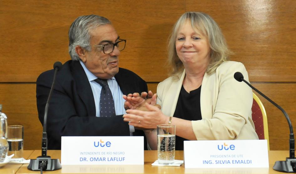 Presidenta de UTE, Silvia Emaldi, junto al intendente de Río Negro, Omar Lafluf durante el acto