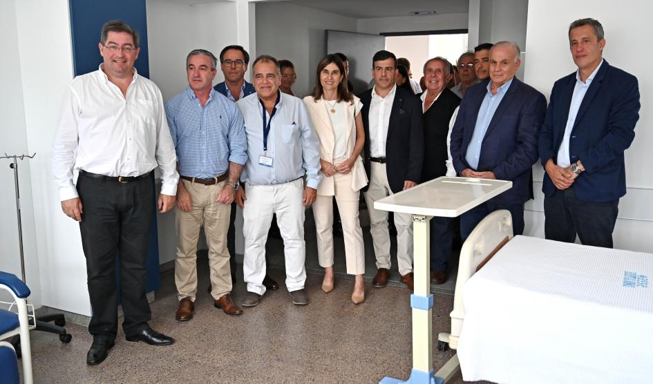 Inauguración salas en el hospital de Minas