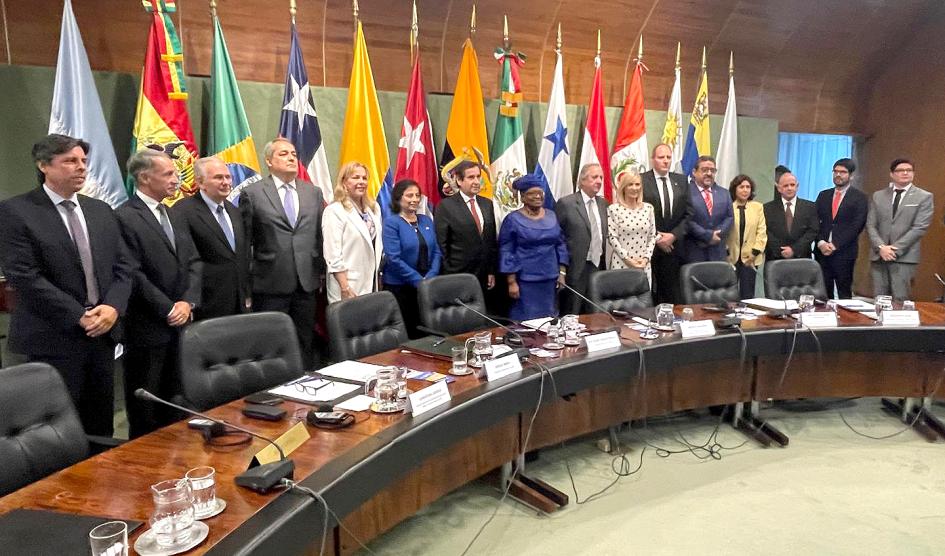 Autoridades nacionales e internacionales, encabezadas por la presidenta de la República en ejercicio, Beatriz Argimón, durante el encuentro en Aladi Autoridades nacionales e internacionales, encabezadas por la presidenta de la República en ejercicio, Beatriz Argimón, durante el encuentro en Aladi