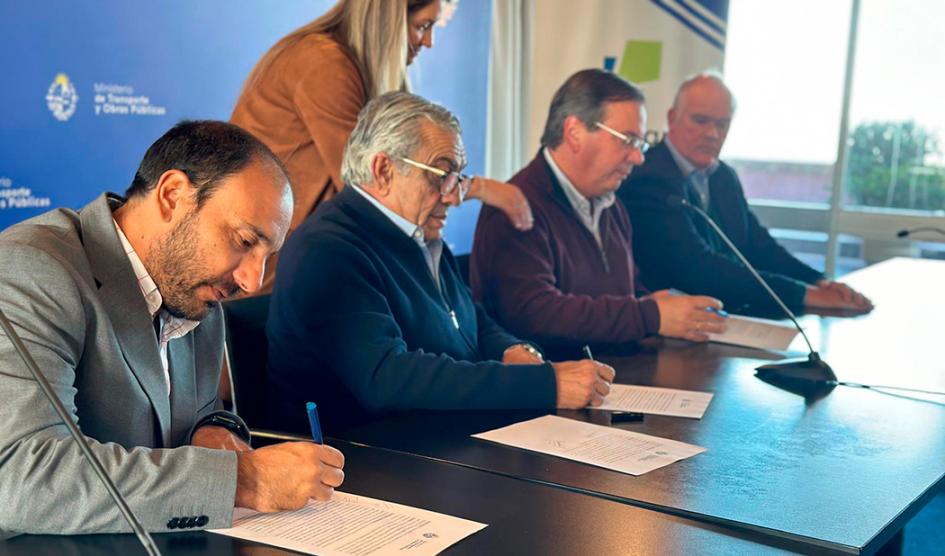 Firma de convenio en MTOP