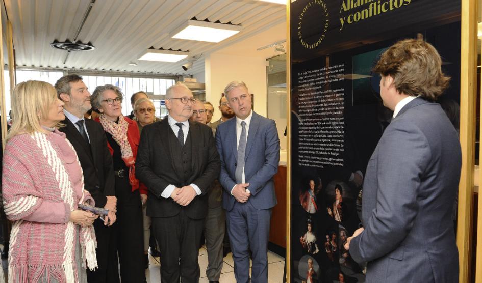 Beatriz Argimón y Pablo da Silveira visitan muestra histórica en el BCU