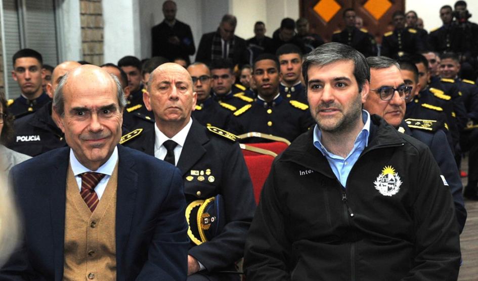 Autoridades del Ministerio del Interior en presentación de curso