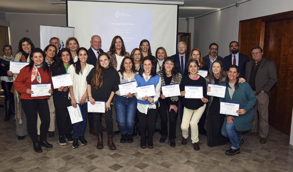 Autoridades con mujeres empresarias