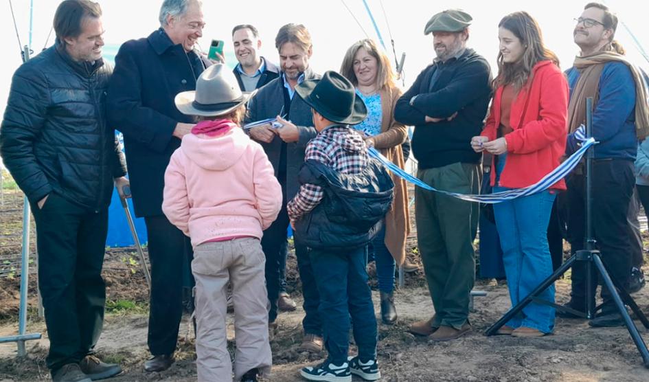 Presidente Lacalle Pou con autoridades y vecinos