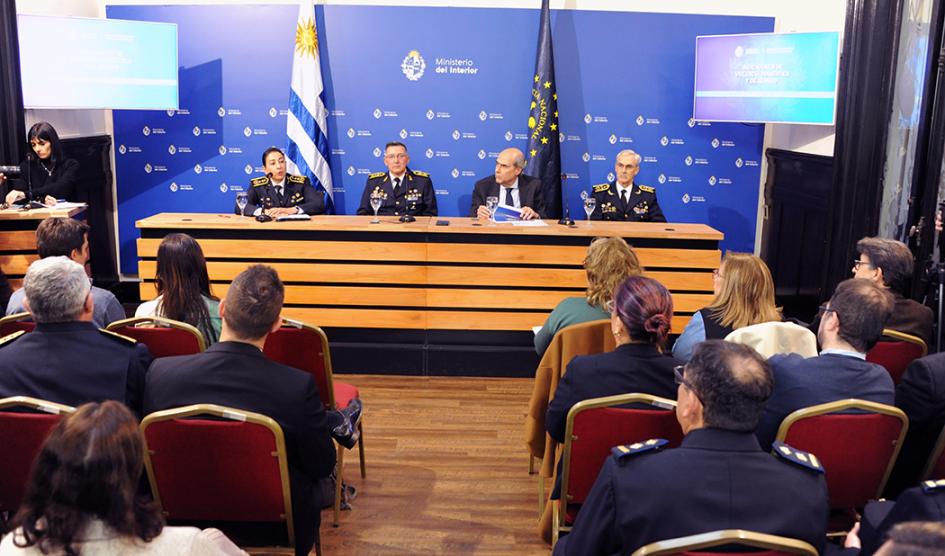 Pablo Abdala y autoridades policiales