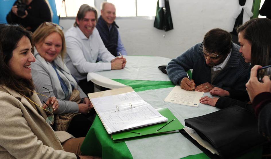Participantes de Mevir escrituran sus viviendas