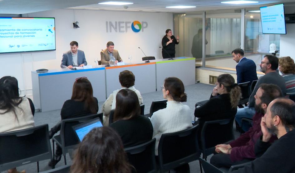 Autoridades de Inefop e INJU