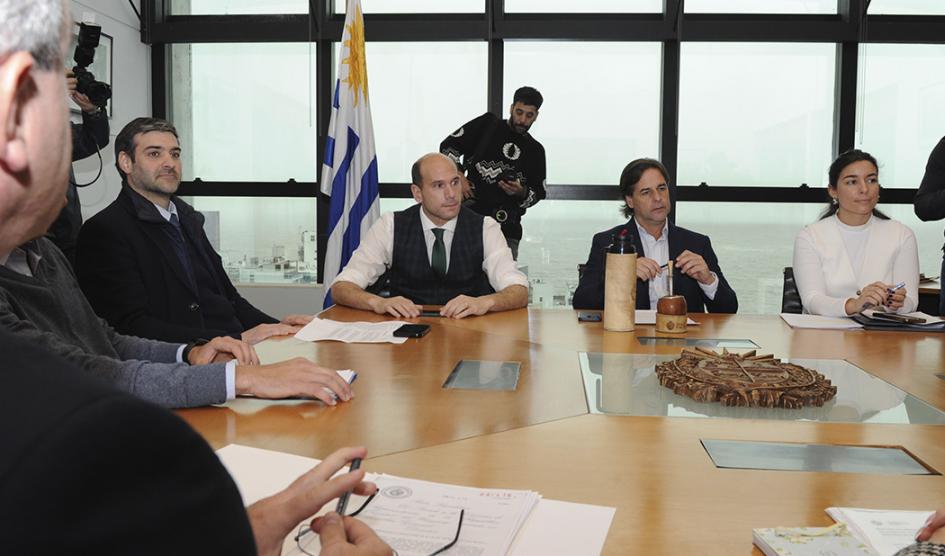 Lacalle Pou y autoridades