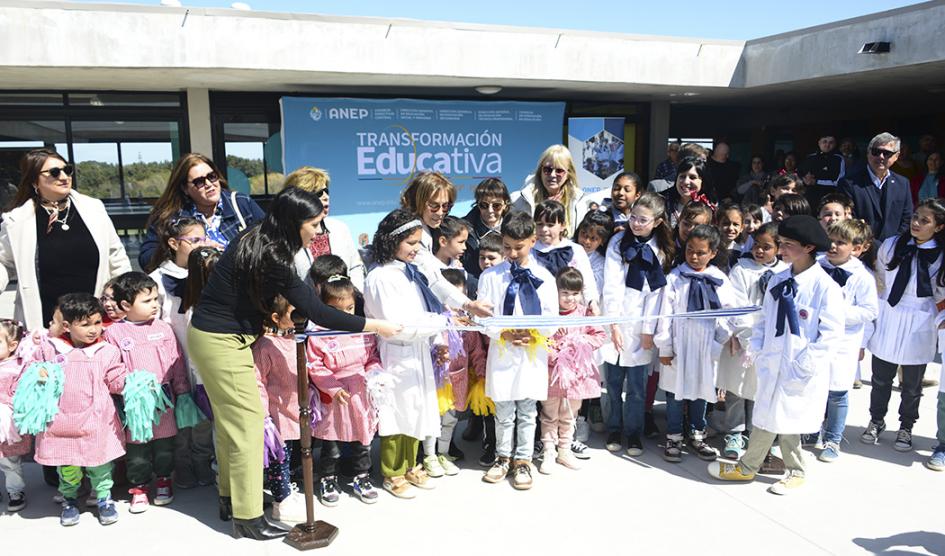Inauguración del edificio de la escuela n.° 244