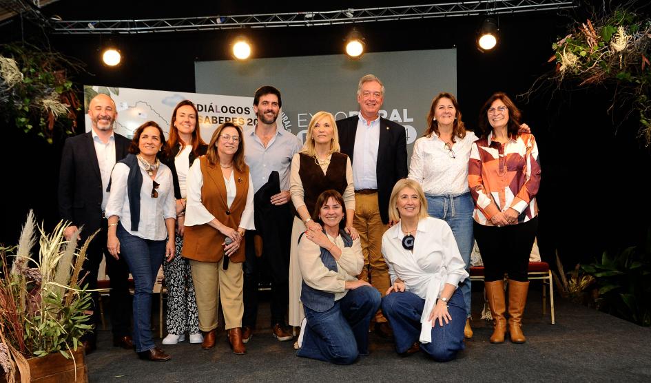Beatriz Argimón en apertura del programa Diálogos y Saberes