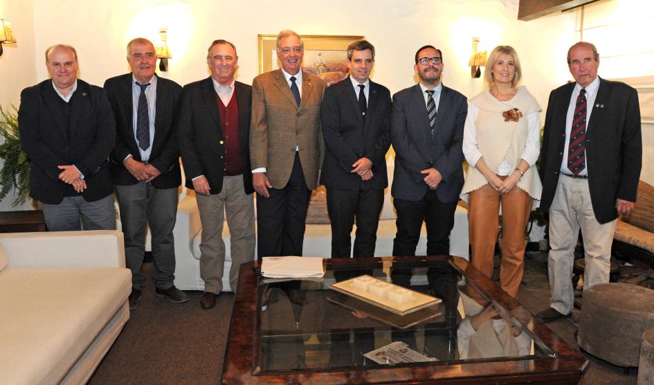 Autoridades del MGAP y de la ARU reunidos en la Expo Prado 2024