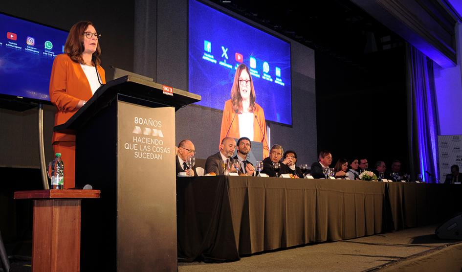 Ministra de Industria, Energía y Minería, Elisa Facio, durante su exposición Ministra de Industria, Energía y Minería, Elisa Facio, durante su exposición