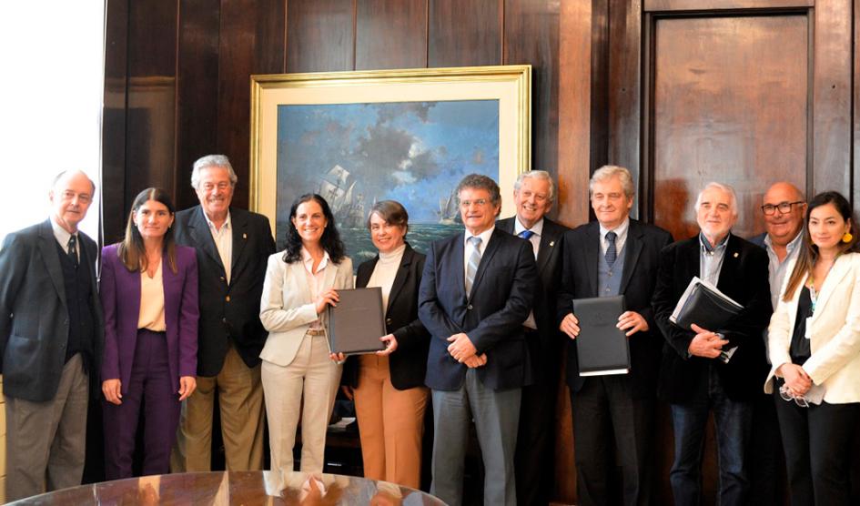 Autoridades del MEF, Fonplata e intendencia de Maldonado tras firma de acuerdo