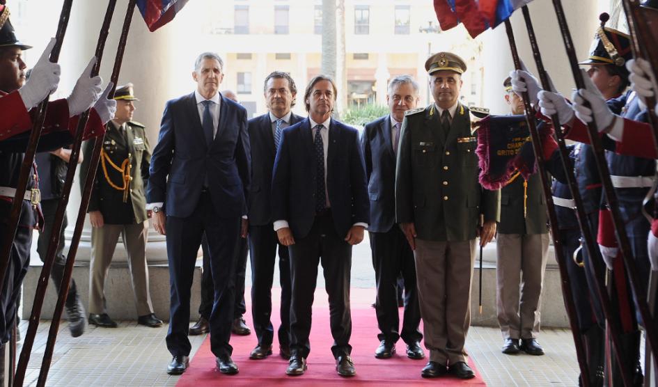 Lacalle Pou con autoridades