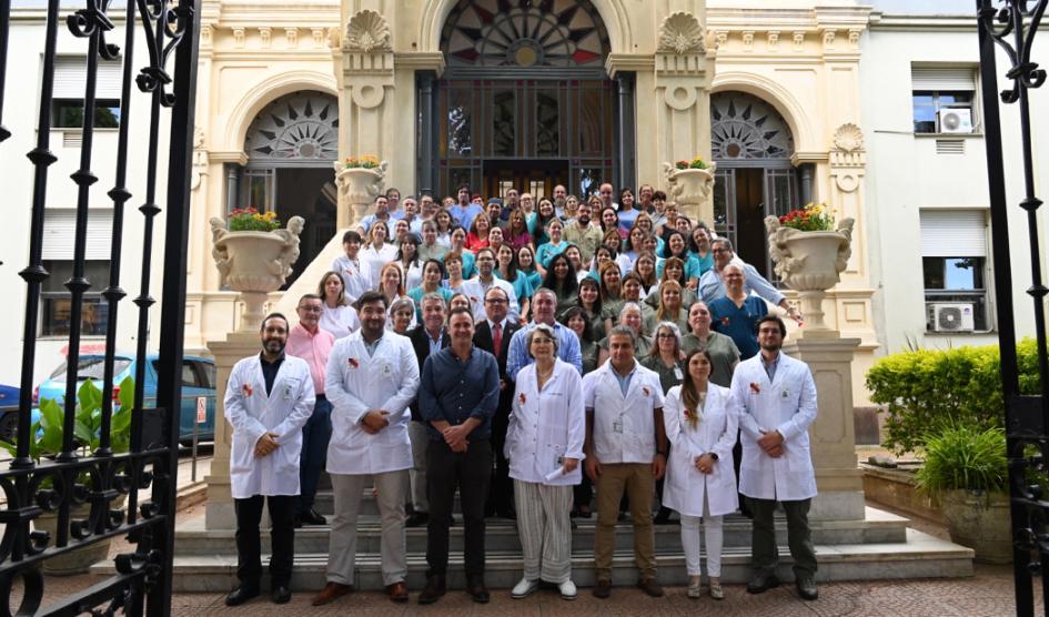 Personal del Hospital Español y autoridades de ASSE