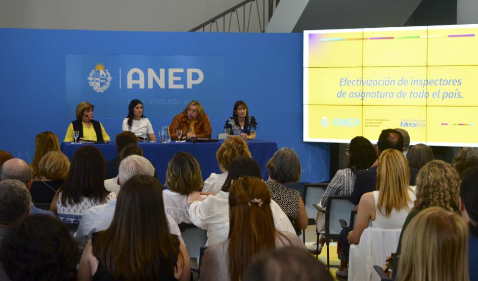 Autoridades de Secundaria efectivizan a 38 inspectores de asignaturas