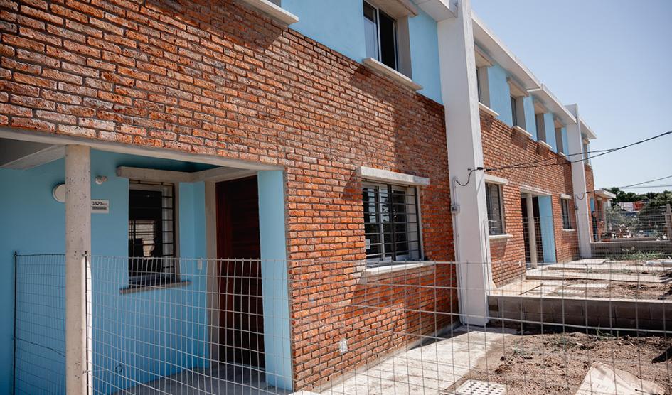Fachada de las nuevas viviendas entregadas Fachada de las nuevas viviendas entregadas