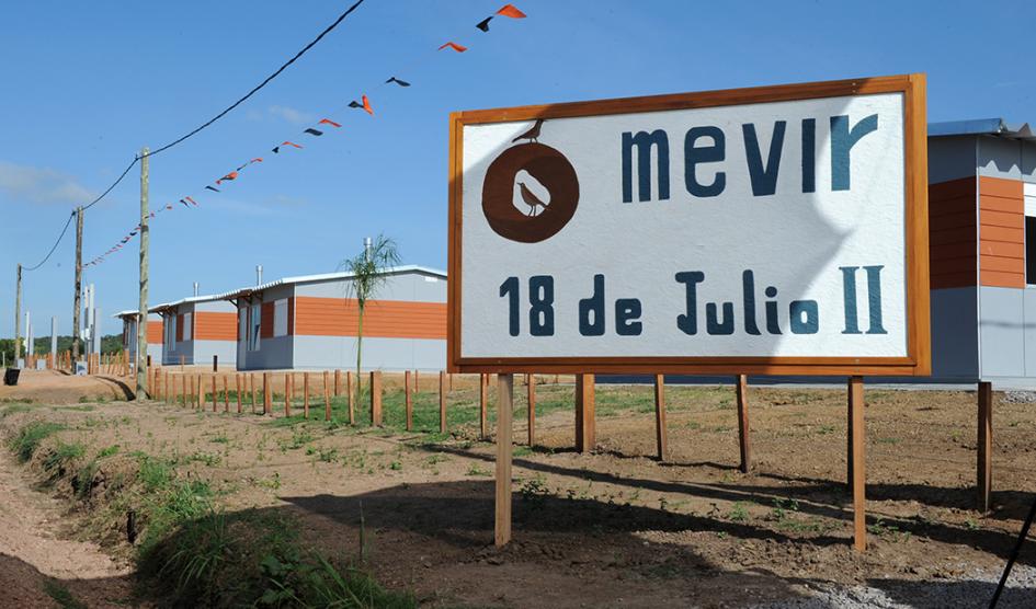 Cartel de Mevir en localidad 18 de Julio, Rocha