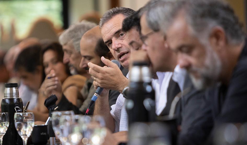 Presidente Yamandú Orsi durante el encuentro con legisladores del Frente Amplio en la residencia de Suárez Presidente Yamandú Orsi durante el encuentro con legisladores del Frente Amplio en la residencia de Suárez
