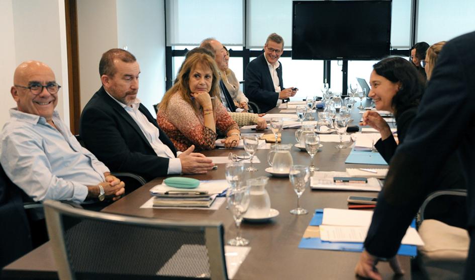 Mesa de trabajo de los participantes de la Comisión Mesa de trabajo de los participantes de la Comisión