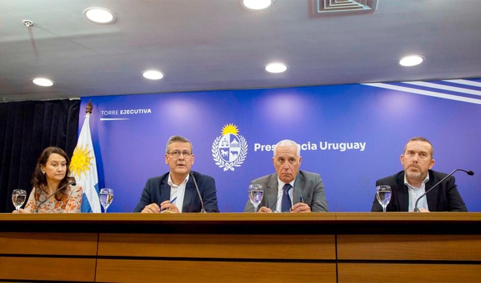 Secretario de la Presidencia, Jorge Díaz, en conferencia de prensa Secretario de la Presidencia, Jorge Díaz, en conferencia de prensa junto a ministros y subsecretarios