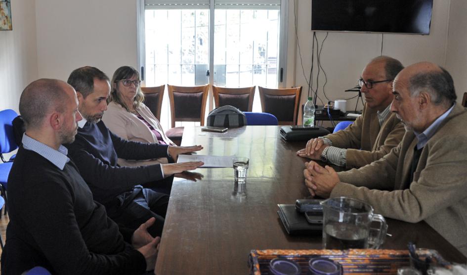 Los integrantes de la Comisión Sectorial de Protección y Seguridad Social dialogan con representantes del Partido Independiente Los integrantes de la Comisión Sectorial de Protección y Seguridad Social dialogan con representantes del Partido Independiente
