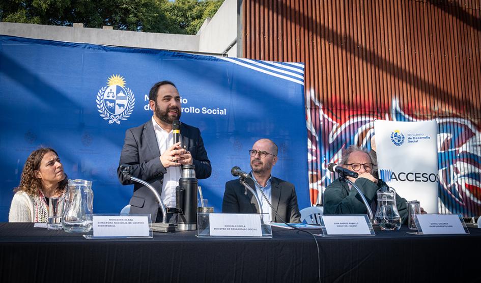 Mesa de autoridades del evento