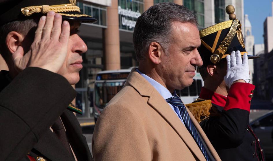 Presidente Orsi saludó a compatriotas que residen en el exterior Presidente Yamandú Orsi en plaza Independencia