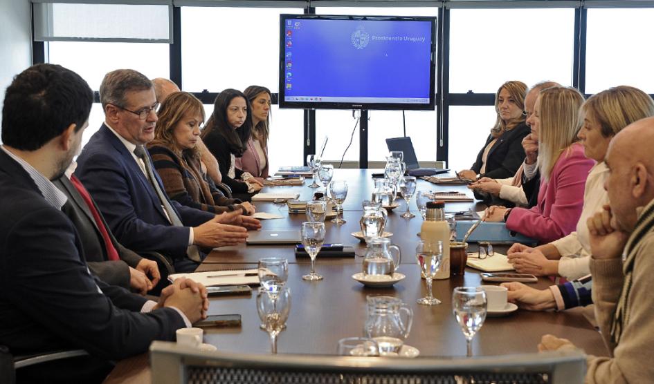 Mesa de trabajo de los integrantes de la Comisión Coordinadora contra el Lavado de Activos y el Financiamiento del Terrorismo Mesa de trabajo de los integrantes de la Comisión Coordinadora contra el Lavado de Activos y el Financiamiento del Terrorismo