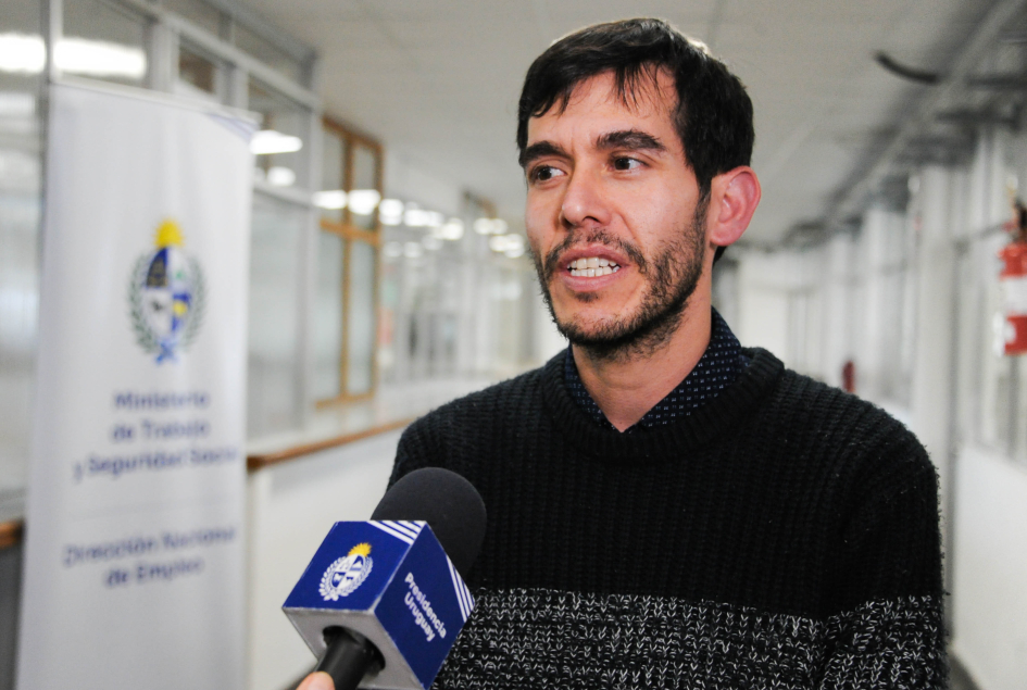 Más de 100 emprendimientos recibirán apoyo económico del Programa de Inversión Productiva Director nacional de Empleo, Federico Araya, brinda declaraciones a la prensa