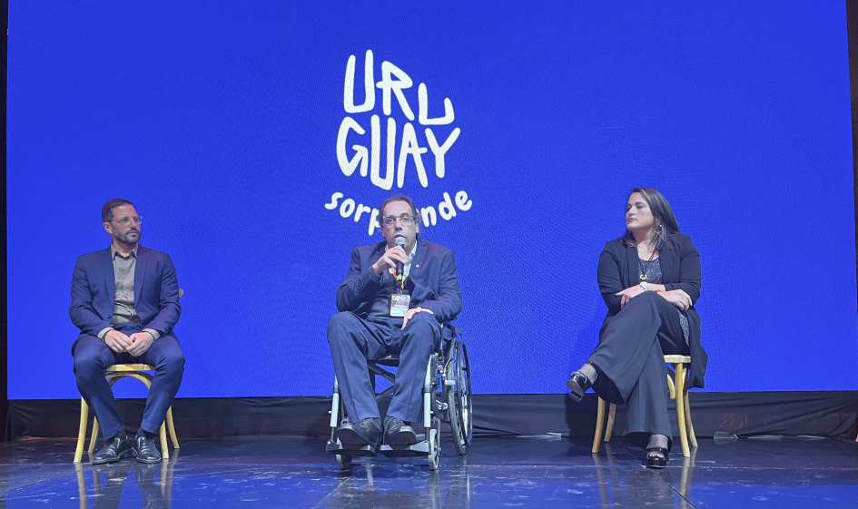 Autoridades de Turismo y embajada en Argentina, presentando campaña "Uruguay sorprende"