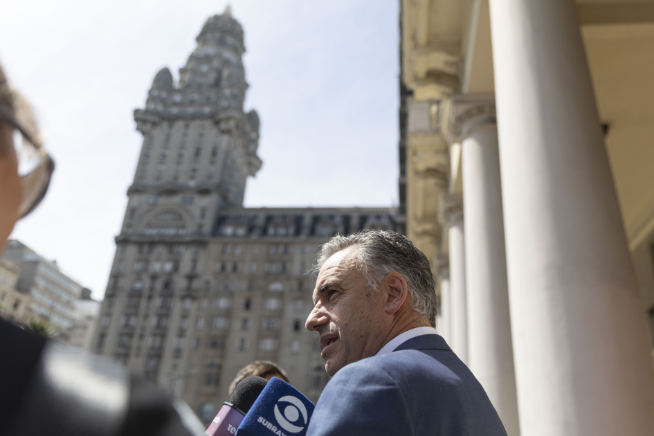 Orsi con medios de prensa